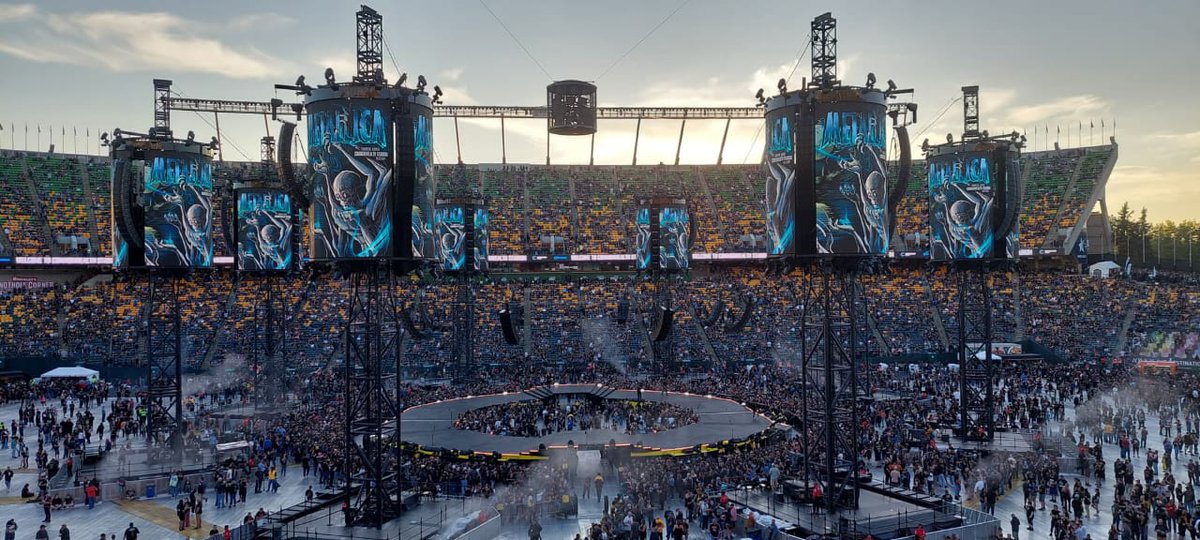 chileanhorsemen's tweet photo. #M72Edmonton🟡
Ayer fue el segundo set list en el #CommonwealthStadium🇨🇦
Otra potente noche canadiense, abrir c/Whiplash, pasar por "Sleeps", "Sanitarium" y "Fight"...
Ahora la caravana se dirige a Seattle para los shows de este fin de semana

#TheChileanHorsemen
#LocalChapter78 https://t.co/oco1ilCPUw