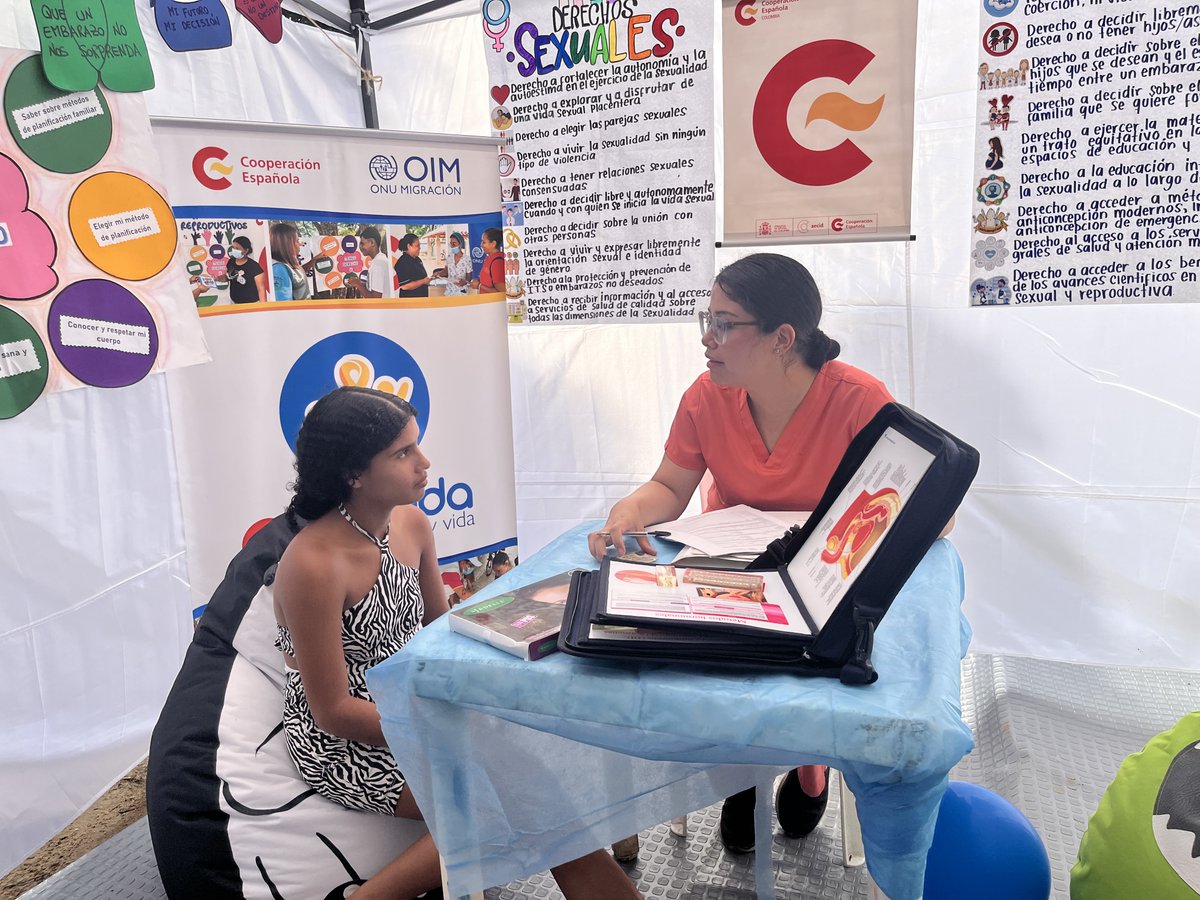 OIMColombia's tweet photo. En el marco de la estrategia #ActiVida, en Arauca📍brindamos atención y asesoría en temas como control prenatal, métodos anticonceptivos, citología, prevención y diagnóstico de ITS, entre otros, a más de 400 personas 🇻🇪 y 🇨🇴, en alianza con @EseJACastilla. https://t.co/MdT7dM0ZMy