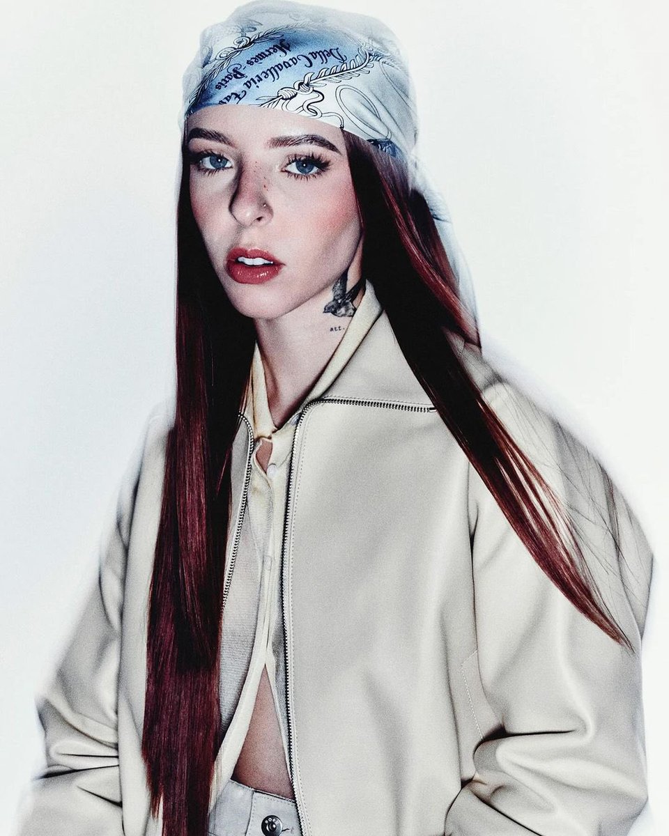 mikocurita's tweet photo. omg she's a model https://t.co/TO3uHyGBRX