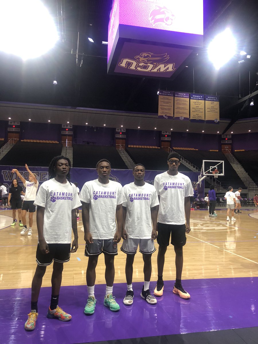 Mustangs_MBB's tweet photo. Thank you Coach Craft and the @CatamountMBB Basketball Program for taking time to imprint on our players!
#MustangFamily🐎 #StangWay🐎 https://t.co/YSBJeepD2O
