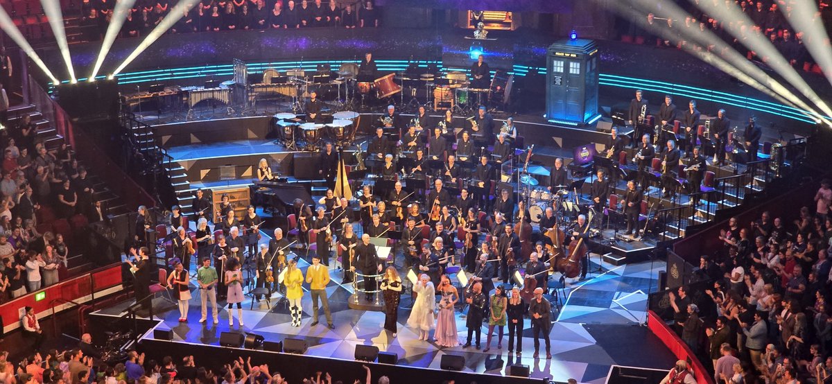 MatthewRimmer's tweet photo. Standing ovation. Incredible concert!
#DoctorWhoProm #DoctorWhoProms #DoctorWho #BBCProms #Prom47 @bbcproms https://t.co/pvQYjmRHfV