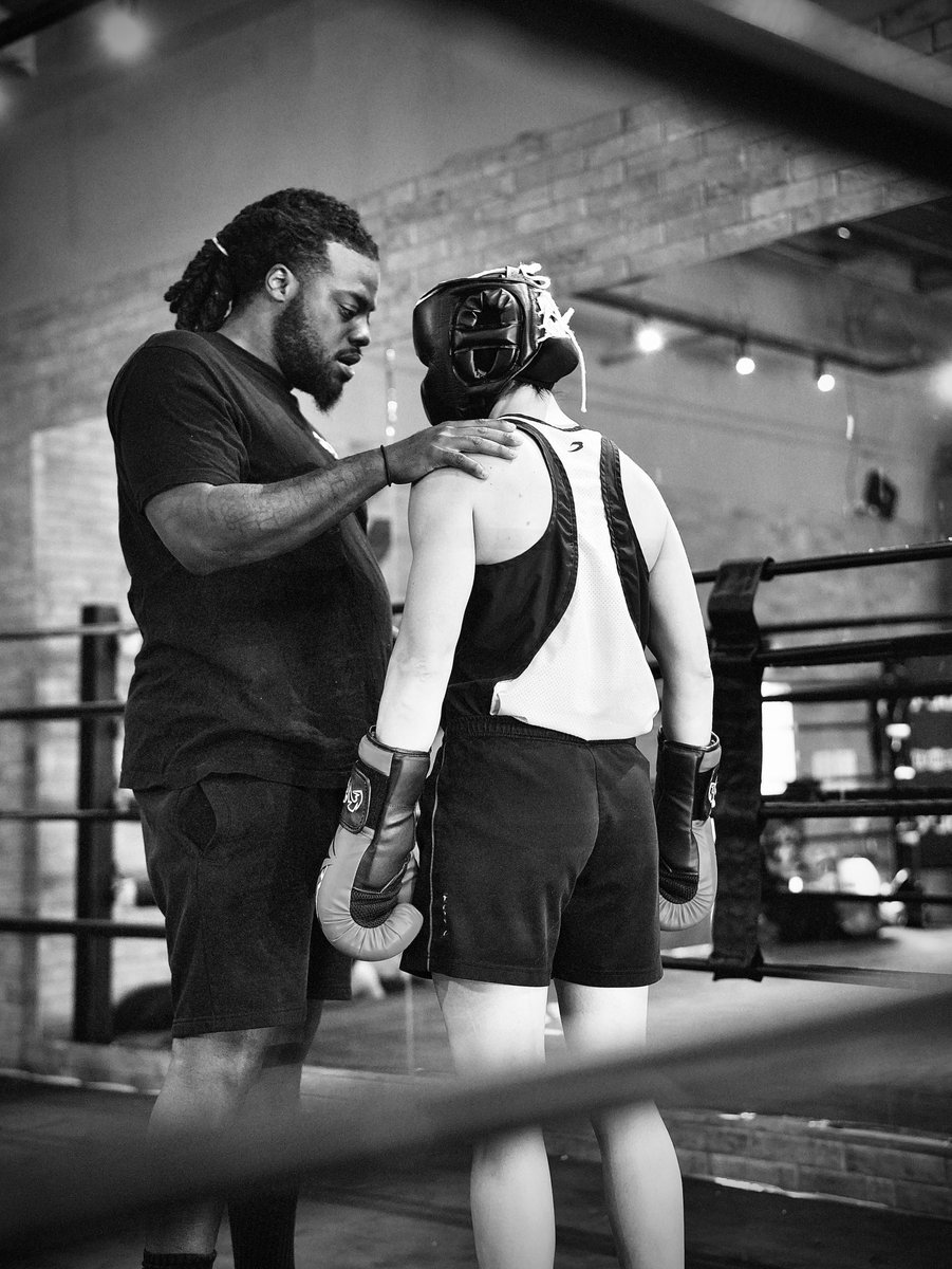 CaroVeyre's tweet photo. Let’s get the week done 👊🏼
#MondayTraining https://t.co/1uQodw85Oo