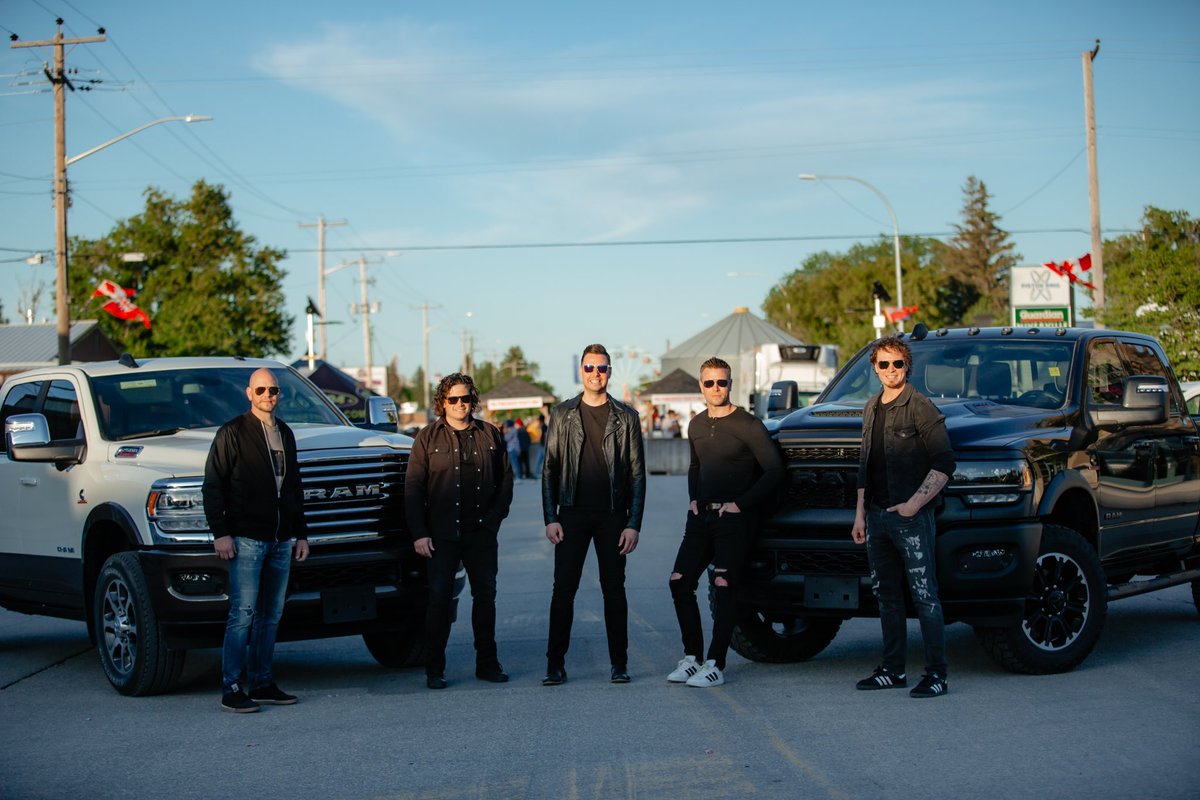 HunterBros's tweet photo. Black or white, which one are you driving? We call shotgun!

#sponsored @RamTrucksCanada 

#RAM_Partner #ramfam #ramcanada #RamTrucksCA #RamLife #Ram https://t.co/IOZDP3QkpU