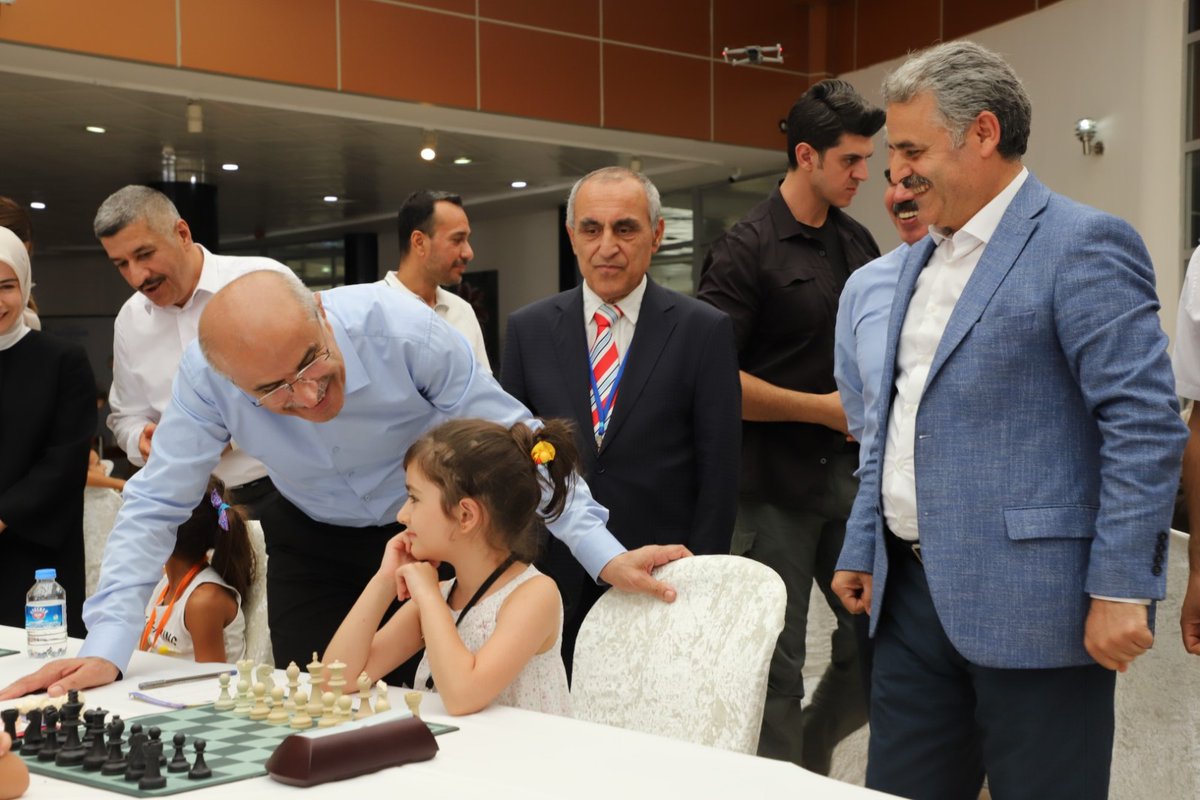 bekir_kayhan's tweet image. Malatya Uluslararası 7. Altın Kayısı #Satranç Turnuvası&apos;nın açılışını, Sayın @samiermbb ile beraber gerçekleştirdik. 

@gencliksporbak @TurkishChess ve @MalatyaBelTr işbirliğiyle düzenlenen satranç turnuvası başladı. Turnuvaya katılan tüm sporcularımıza başarılar diliyorum! ♟️