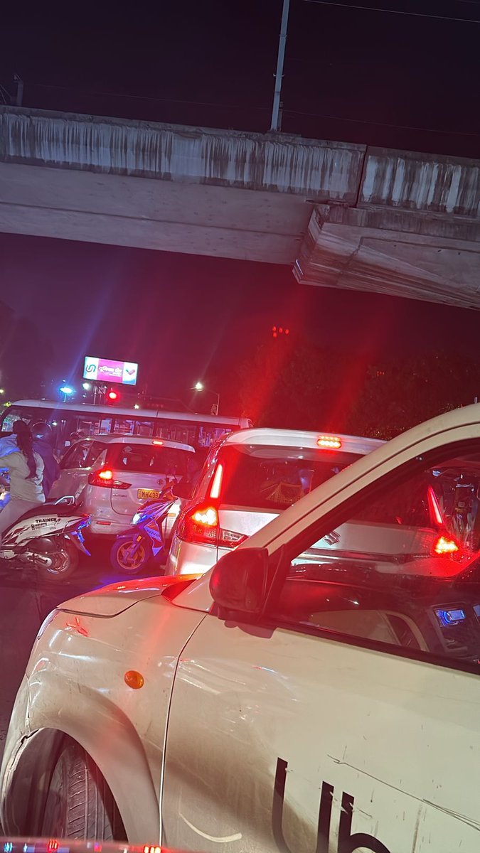 VISHALPOOJ's tweet image. @MumbaiPolice @MTPHereToHelp people facing traffic issues from Day to Night
Current traffic sarvodaya to rcity Ghatkopar West
No traffic police seen on spots except shreyas signal capturing photos on vehicles standing on signal or else i have not seen them on duty at other place