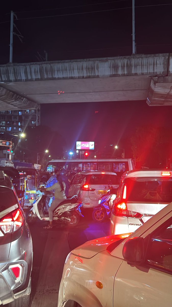 VISHALPOOJ's tweet image. @MumbaiPolice @MTPHereToHelp people facing traffic issues from Day to Night
Current traffic sarvodaya to rcity Ghatkopar West
No traffic police seen on spots except shreyas signal capturing photos on vehicles standing on signal or else i have not seen them on duty at other place