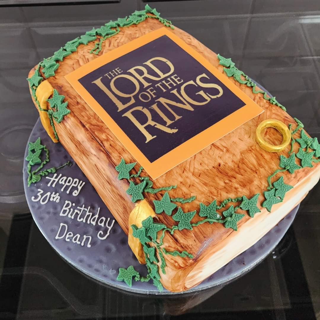 Hayley's Cake Box tweet media