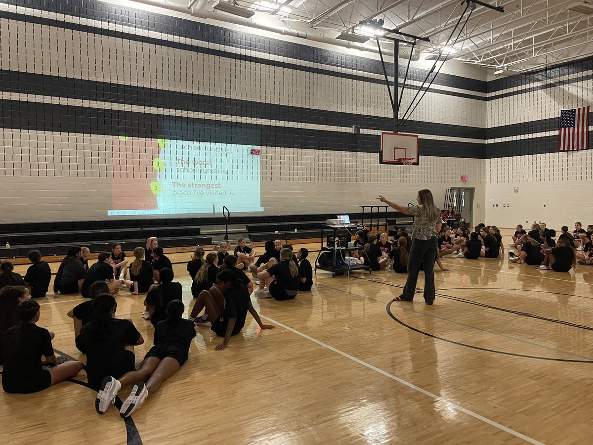 AMCMSLadyBobcat's tweet photo. Thank you Mrs. Parks for coming and helping us Engage in our Character Strong lesson today during Advisory! https://t.co/oS9E6hc9H7