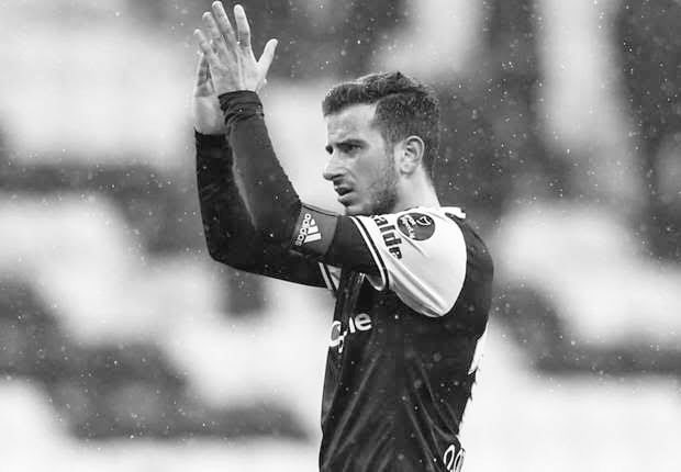 Kulübün kapısına icra kamyonları dayanırken, yıldız oyuncu geçinenler teker teker kaçarken 2012'nin yazında ilk imzayı o attı. 
Stadımızın olmadığı senelerde takım Ankara'da-Konya'da iç saha maçına çıkıp hemen ertesi gün Avrupa deplasmanına uçarken o vardı.
Gençlerbirliği