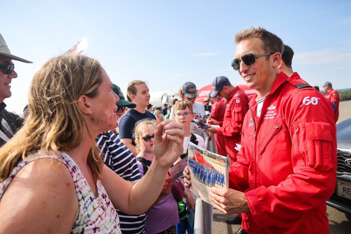 The Red Arrows’ three-strong imagery team got great photos in-the-air and on-the-ground across the Air Show Atlantic weekend. It was the first time the Red Arrows had displayed in Atlantic Canada since 2001.

📸 Cpl Phil Dye, AS1 Iwan Lewis and AS1 Emily Muir

#RedArrowsMapleHawk