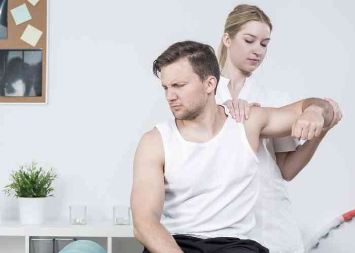 rileywilliamsMD's tweet photo. If lifting your arm overhead causes pain, it might be due to subacromial impingement. This condition compresses the rotator cuff tendon and bursa. Learn more about what’s happening in your shoulder! https://t.co/dbjpl70Icv #shouldercare #shoulderpain https://t.co/sqiavdLDOs