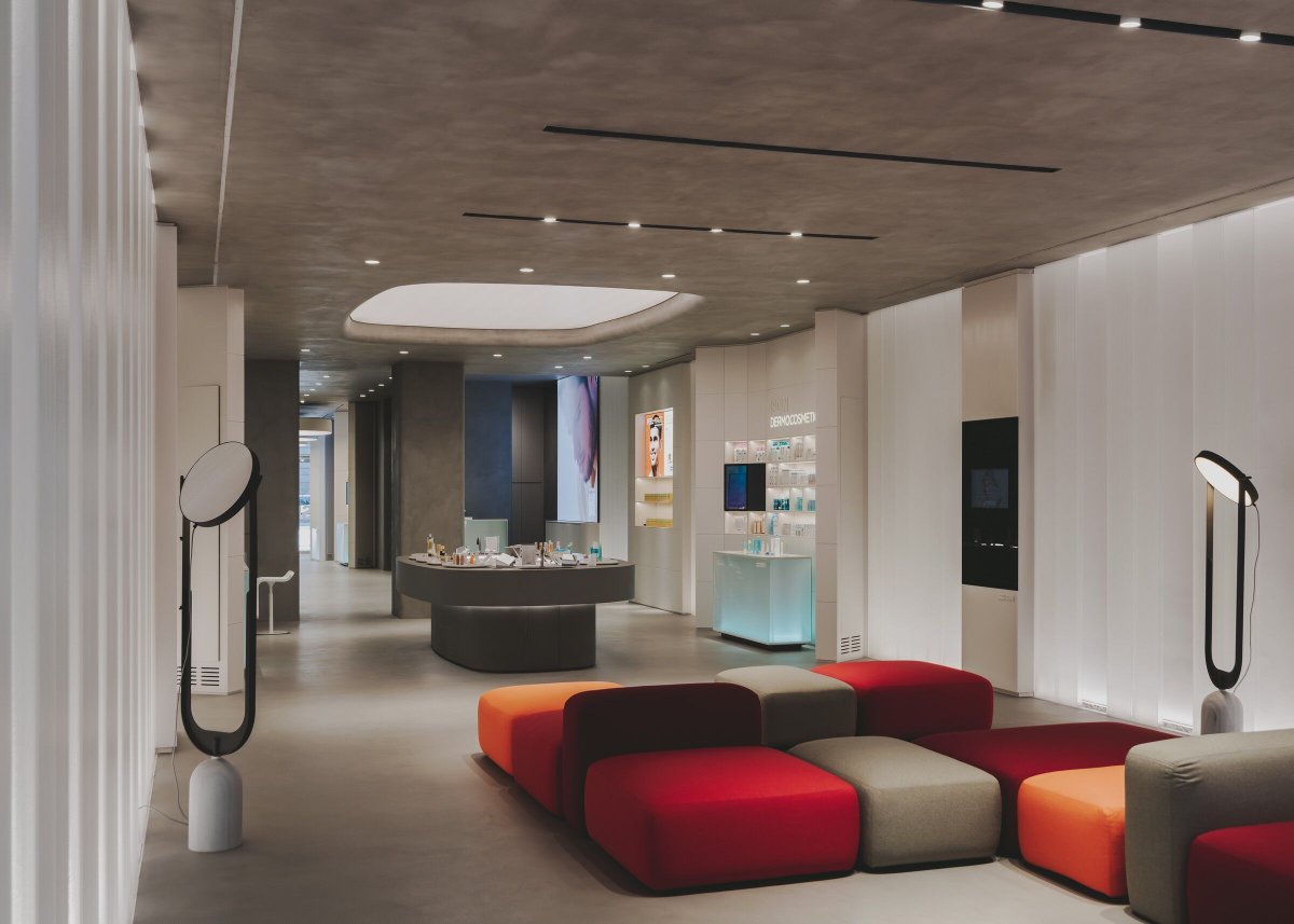 Archello's tweet image. Casa Isdin by @lagranja_design uses micro cement surfaces and structural glass profiles with backlighting to create a seamless and soothing environment, blending the worlds of science and beauty.
buff.ly/3MpClXe

#Microcement #BacklitDesign #InnovativeInteriors