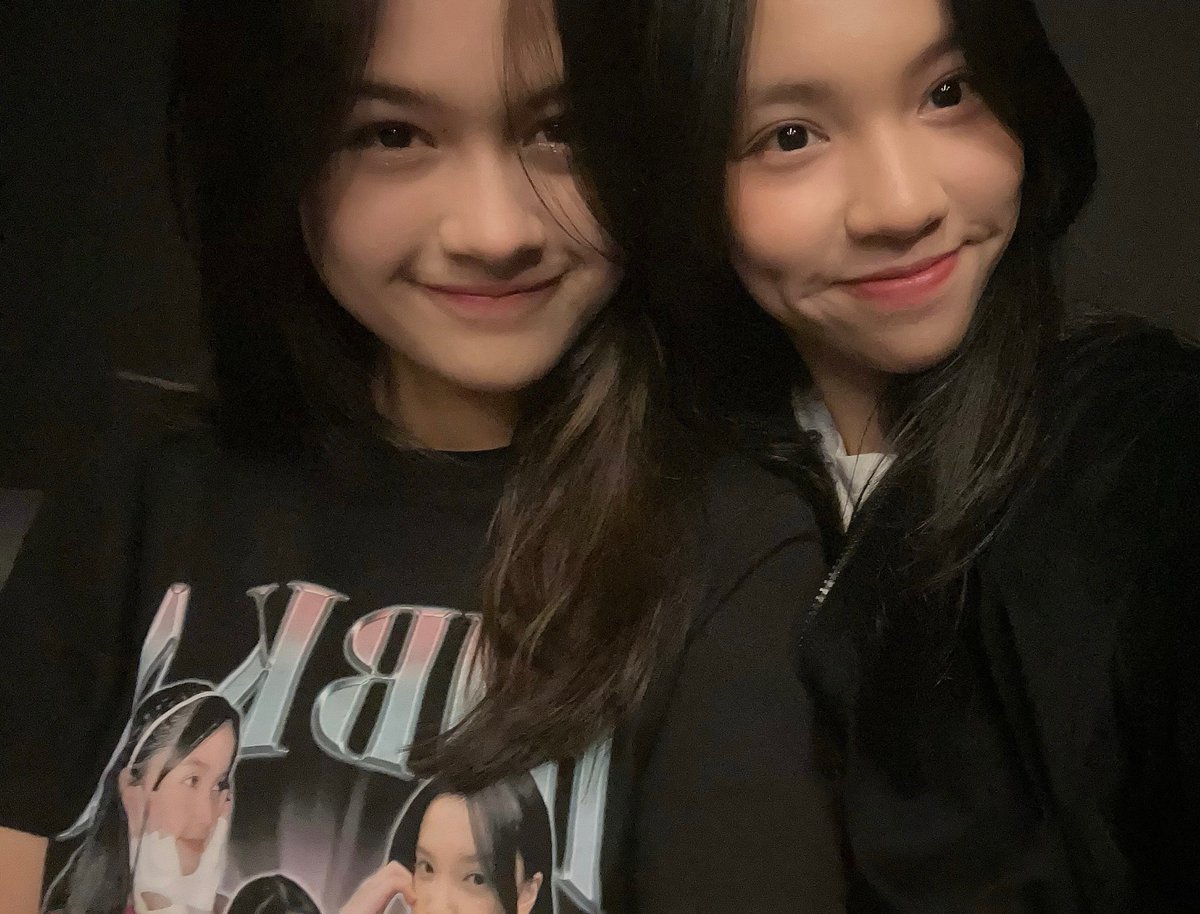Aralie_JKT48's tweet photo. hai @Nachia_JKT48 hai @Ribka_JKT48 , fotonya sama mereka soalnya nala uda bosen sm ak ktnya 😊 https://t.co/7LZ3ERwPOm