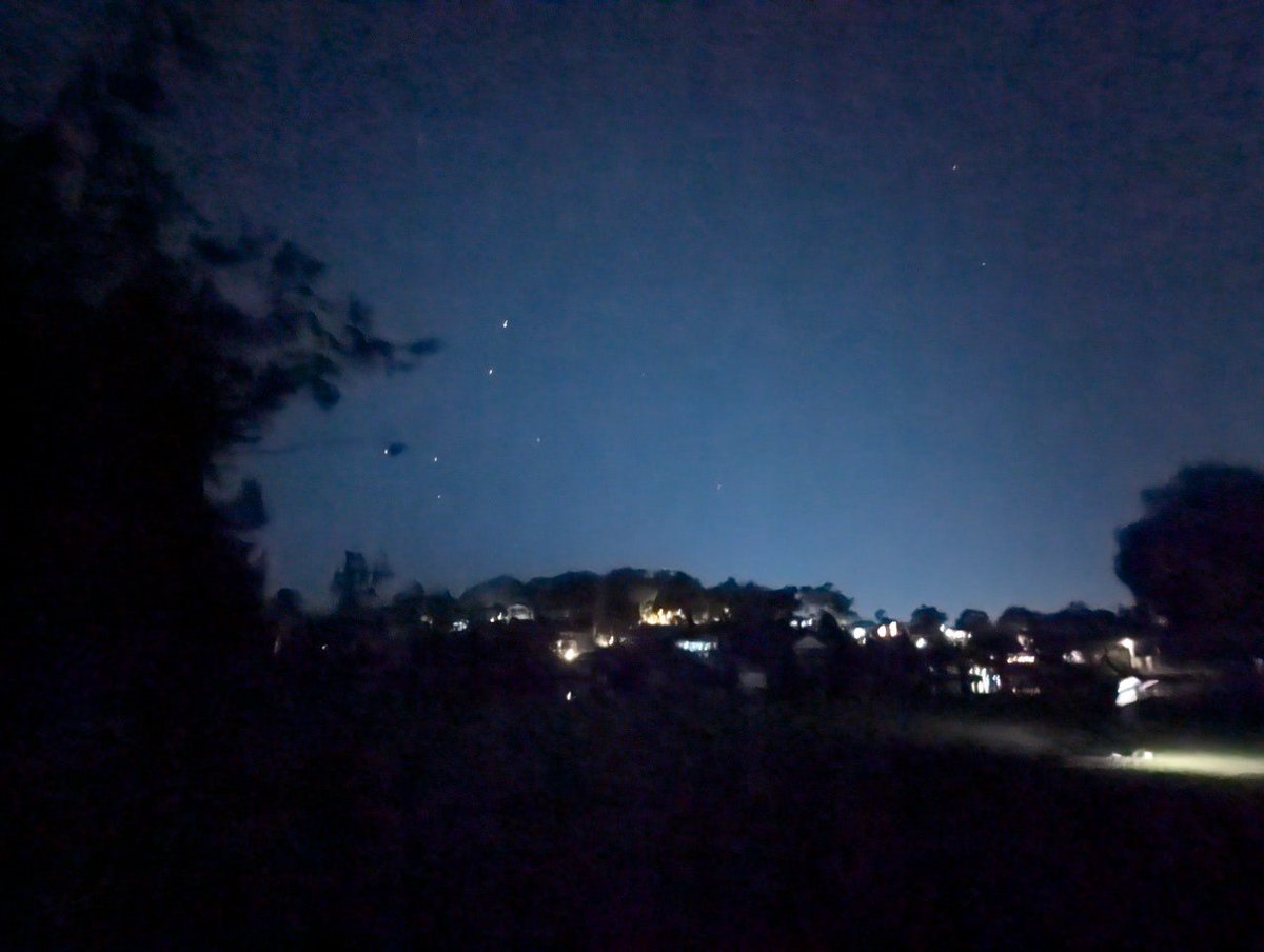 krislipman's tweet image. #TeamPixel
#NightSight

Pixel 6 Pro still goes alright...
