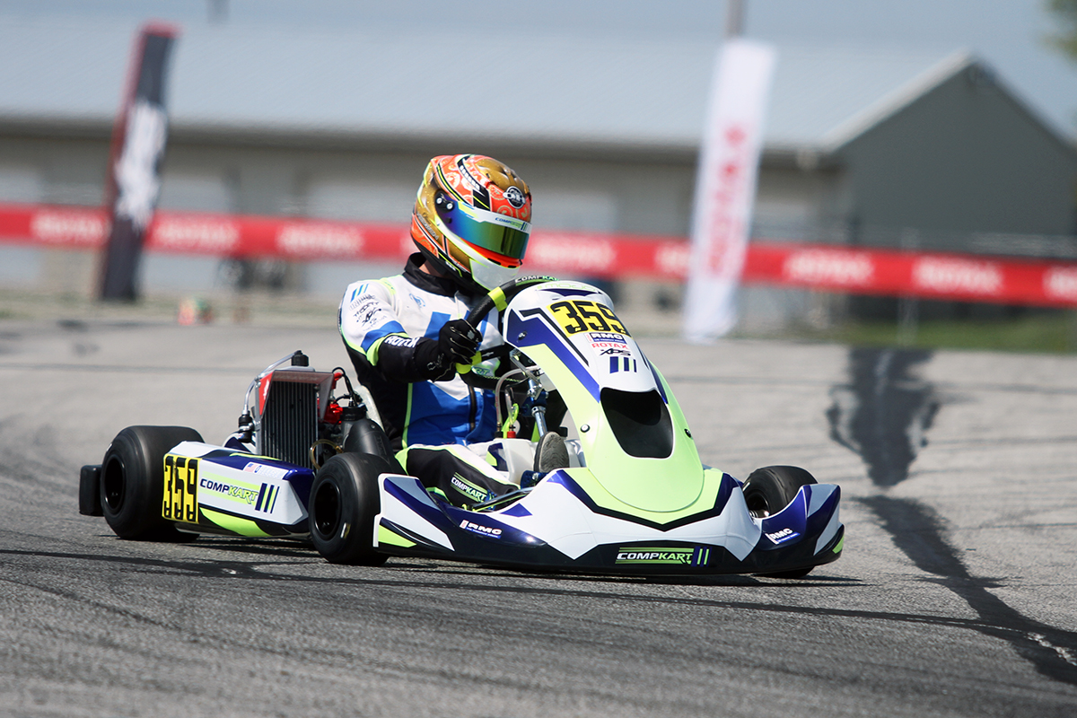 eKartingNews's tweet photo. Hodgson bags third straight at @RaceRotax US Trophy Final as Roberts and Becker secure @rotaxkarting Grand Finals tickets with last lap moves, joining Mardan and Porter as winners.
https://t.co/NUJOgjPnBg
#EKNatROTAX #RaceRotax #Rotax #USTrophyFinal #RMCGF2024 #karting https://t.co/Bhtq7ZMdRG