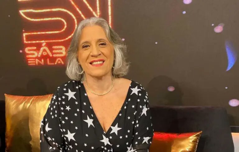 anonymous_hat2's tweet photo. Entrego a la Periodista Carmela Longo, entrego a Oscar Pérez.

Cómo siempre, escondido y actuando como rata. Ni levanta la cabeza, la mujer tiene más huevos de voltear @Irrael. 

Viajó a Madrid, llego hace un par de horas..

#Venezuela #Anonymous #Caracas #CarmelaLongo #sapo https://t.co/YG3ZGaOJ5s