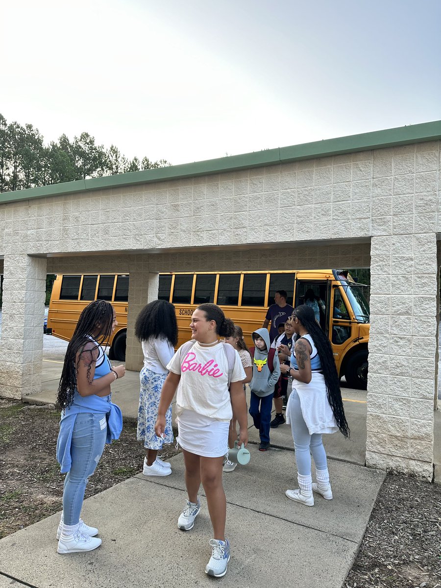Big shout out to the <a href="/GoHeels/">UNC Tar Heels</a> Blue Lightning Stomp &amp; Cheer Team for coming out and welcoming our students back today! #EveryKidEveryDay #NHVoyagers #DefyGravity
