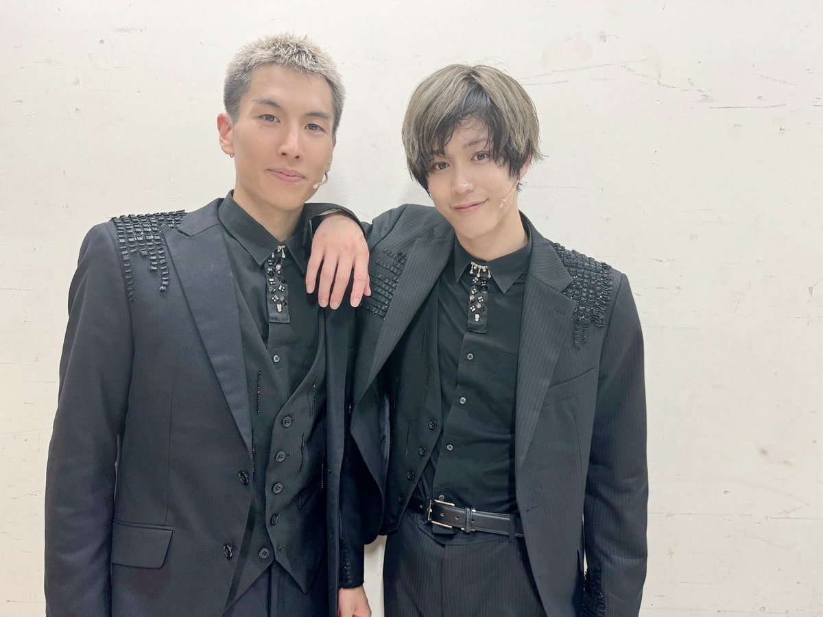 sotaro_ito_new's tweet photo. #TheCONVOYshow vol.43
「#ONEDAY ～Last Run! Run!! Run!!!～」 
閉幕!

感情も感覚もまだ沸騰したまま
一生分の"夢"を焼き付けた夏が終わりました。宇宙よりでかい背中追っかけて、どこまで好きかやってやります！

礼生くん。
君の支えなくしてこの最強の8年はありえない！心からありがとう。 https://t.co/3h0mejHwq8