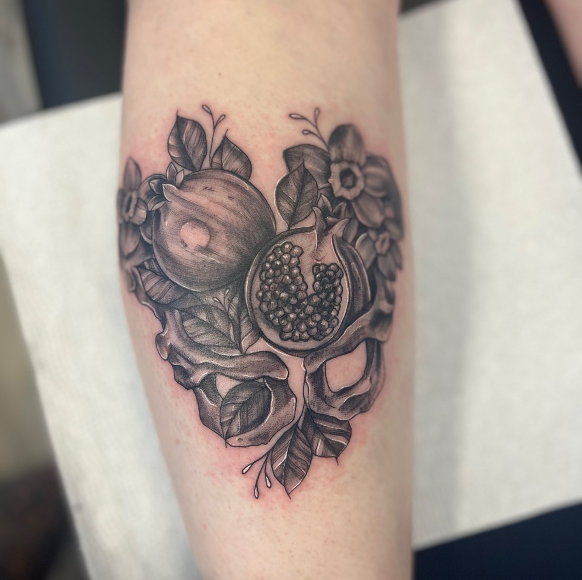 damn__danielle_'s tweet photo. I’m a tattoo artist in Tulsa, Oklahoma and here’s a piece I did recently! https://t.co/dSk5pVFdBH