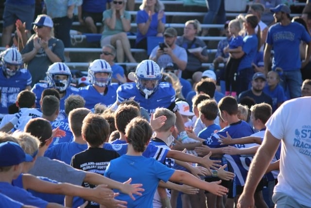 AGBluejayFball's tweet photo. Attention Youth Football Kids, Parents, and Guardians (Youth Tackle, Youth Flag, Middle School).
This Friday, August 30th, is Youth Football Night as the Bluejays take on DC West. The info is in the pics. We hope to see all of you there!
#playwithHEART
#committoWIN
#burntheboats https://t.co/cSye0ZFHa8