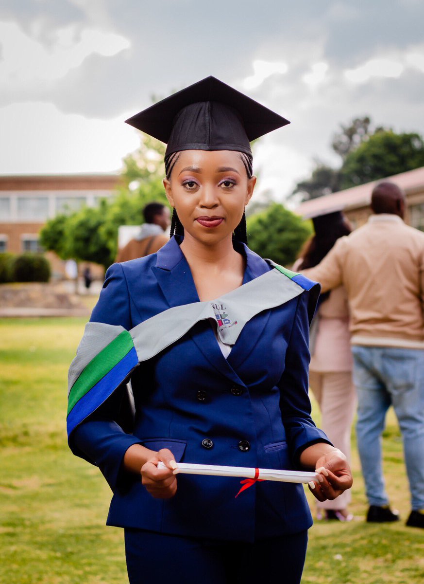 MolungoaMolaol1's tweet photo. Book Your Graduatio Photoshoot Today!.. https://t.co/D8P64iCl9A