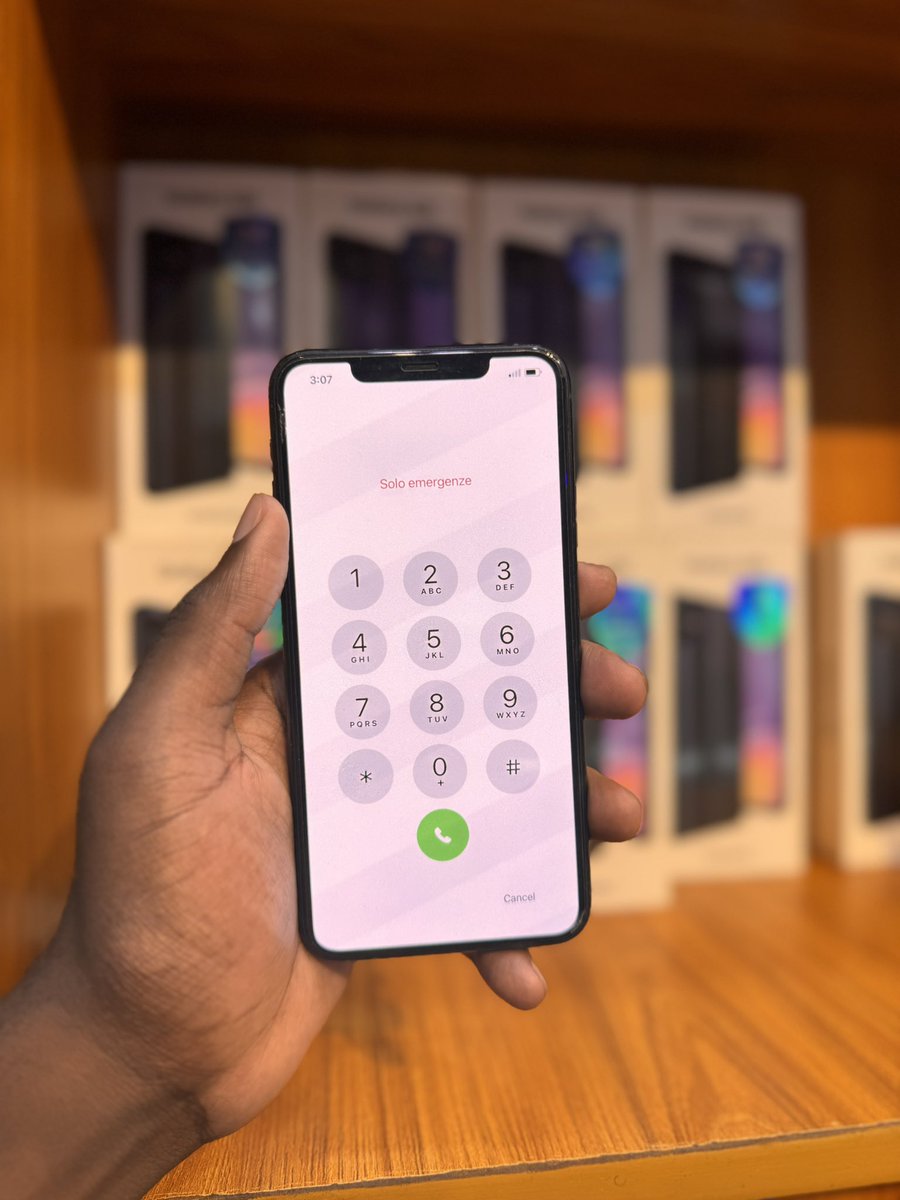 kaks_lamar's tweet photo. Phones Available right now @Fixitug Kaduuka

5.iPhone 11 pro max 256gb 1.35m 

#Fixituganda https://t.co/os5sJrv6r5