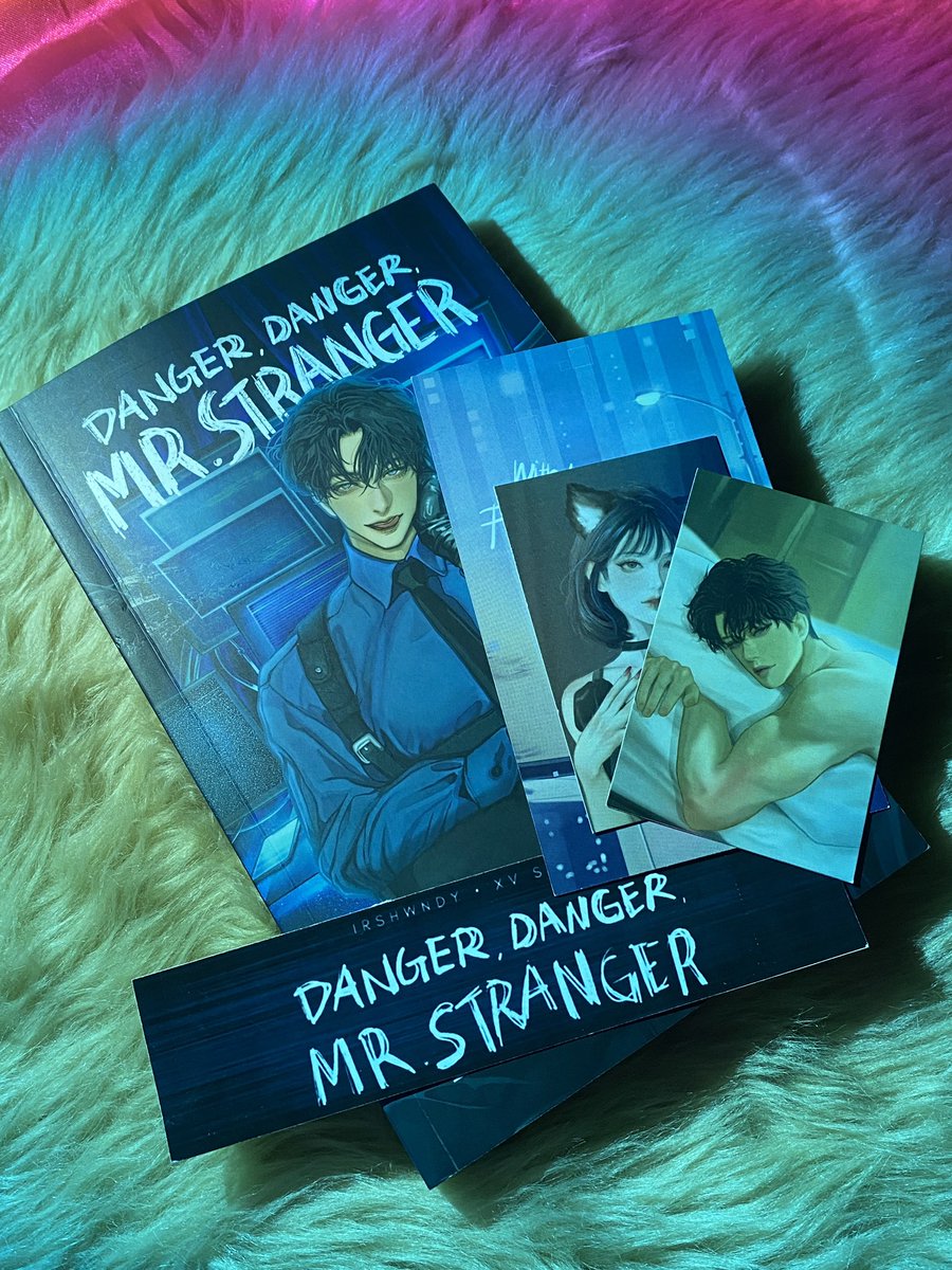 msfiorisce's tweet photo. it’s so pretty, finally my xv books are now completed ⋆ ˚｡⋆౨ৎ˚

#DeuxIsHere @irshwndy https://t.co/GEayKsyn69