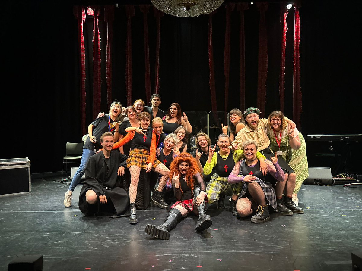 Pretty Knickers tweet media