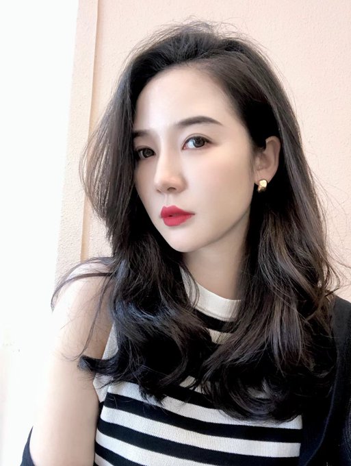 xiao_yi3's tweet photo. 人家做阿姨的都巴不得把弟弟捧在手里 含在嘴里，你倒好 骑到阿姨头上去了   今天有没有约阿姨啊🤭私信联系 https://t.co/ytuuYNBKRO