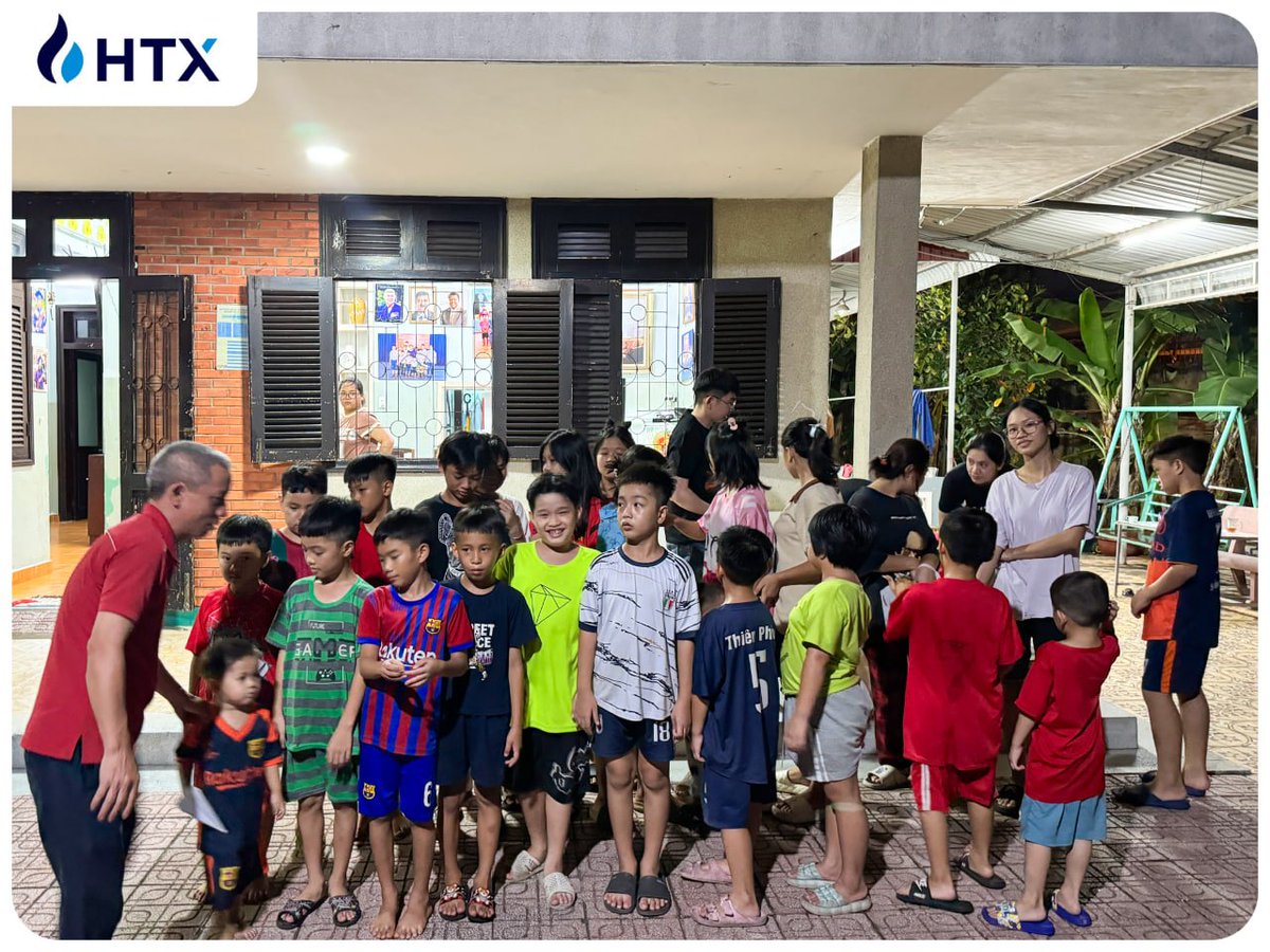 HTX_Vietnam's tweet photo. 🌟 Cùng #HTX lan tỏa yêu thương và tạo dấu ấn khác biệt!
🤝 HTX rất vui khi tham gia sự kiện từ thiện vào ngày 25.08 tại làng trẻ em SOS Việt Nam.
Hãy cùng chung tay tạo nên những thay đổi tích cực và lan tỏa tinh thần sẻ chia.
💙 #CharityEvent #HTXLove https://t.co/lWXLMfro7X