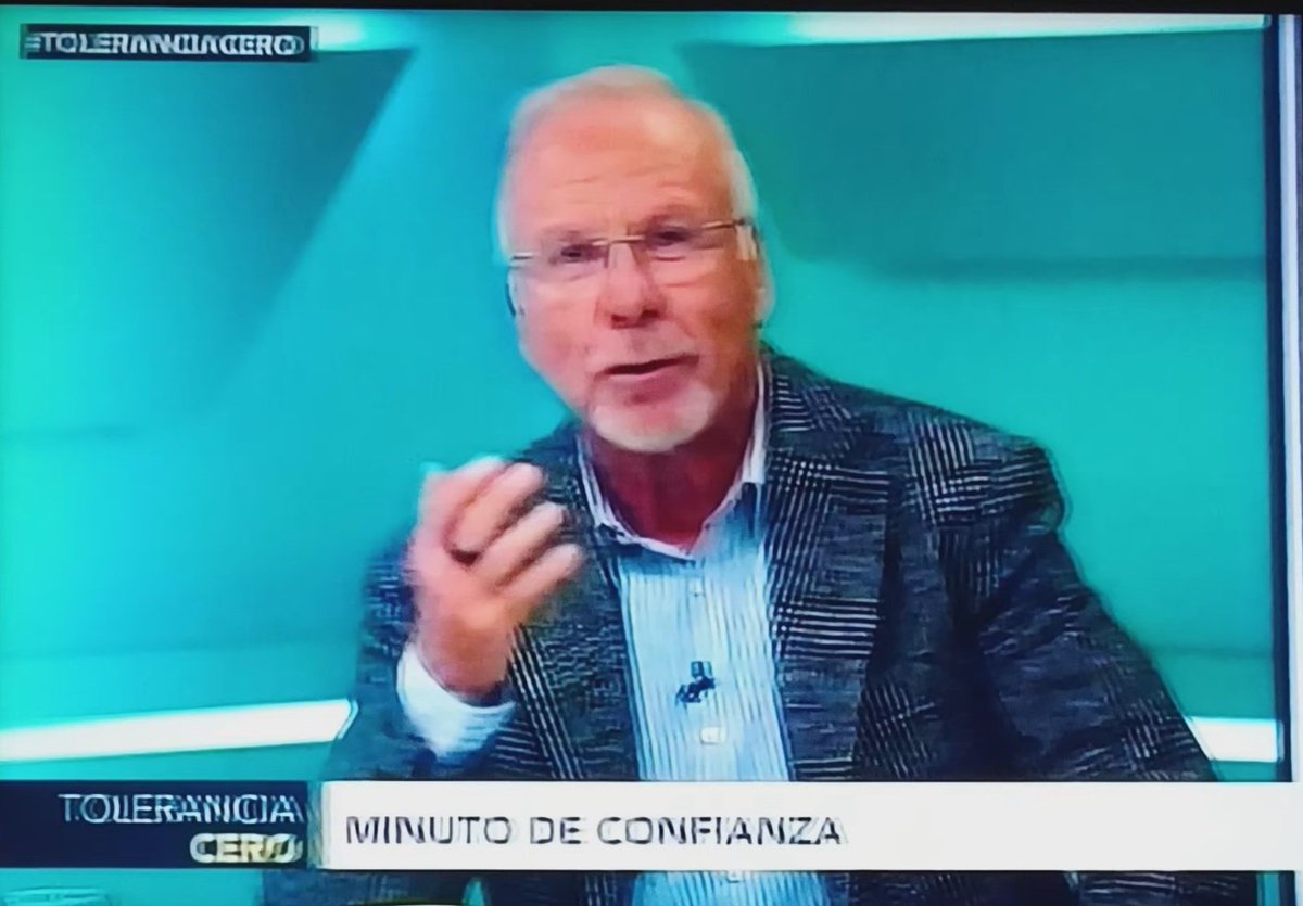 lutero_luis's tweet photo. Que manera de terminar mal tu carrera Paulsen...haciendo el soberano ridículo en horario prime..... https://t.co/AYxigVYjKu