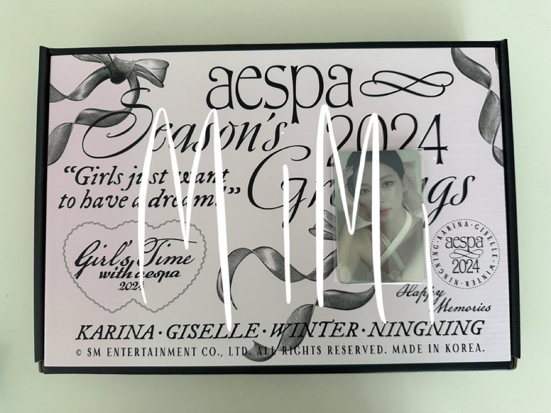 mimikee04's tweet photo. พร้อมส่ง/wts ♡

Season’s greetings ssgt 2024 
♡ ของครบทุกอย่างเหมือนรอบพรี
♡ พลลสุ่มได้หนิงหนิง
♡ การ์ดแถมเว็บ Everline
♡ 5000 free shipping 

สนใจ dm ได้เลยค่ะ
#ตลาดนัดaespa #ตลาดนัดเอสป้า https://t.co/tA2pS3uE54