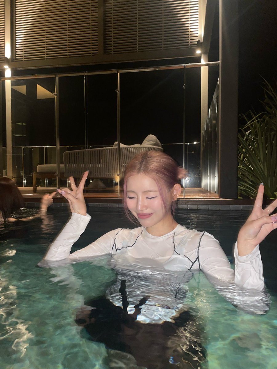 hyunbinfr's tweet photo. X | 260824 

Je ne peux pas jouer plus dans l'eau..🌊🌊

#트라이비 #TRI_BE #HyunBin #현빈 https://t.co/tdcuT4c73h