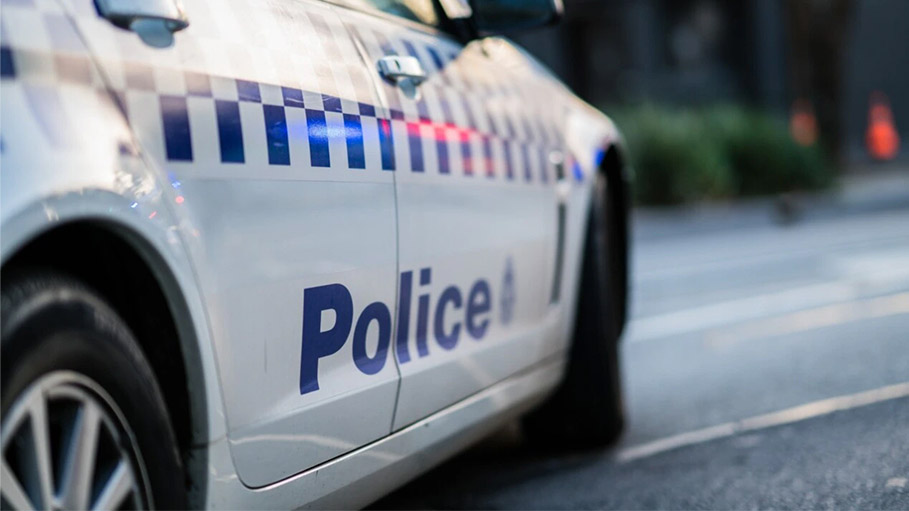 ScrabbIit's tweet image. Four people, including a police officer, were injured in a stabbing attack in Sydney’s Engadine suburb. The attacker, armed with a boxcutter, was apprehended. #SydneyAttack #KnifeAssault #Engadine #scrabblnews

Know More: scrabbl.com/boxcutter-wiel…