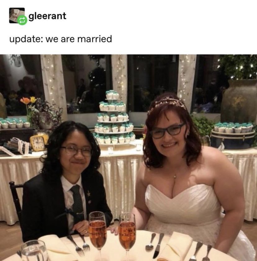 Women Posting W's tweet media