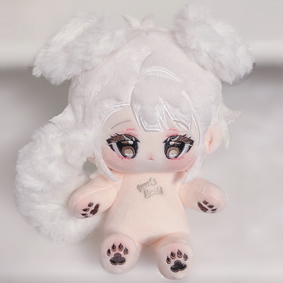 뭐냐면 이칭구인데
제가 생각한거랑 다르게 나와서 다시 만들거에요🥲
하는김에 헤어원단이랑 귀꼬리 원단도 바꿀까 고민중이긴 한데 이건 좀 더 생각해봐야함 ,,