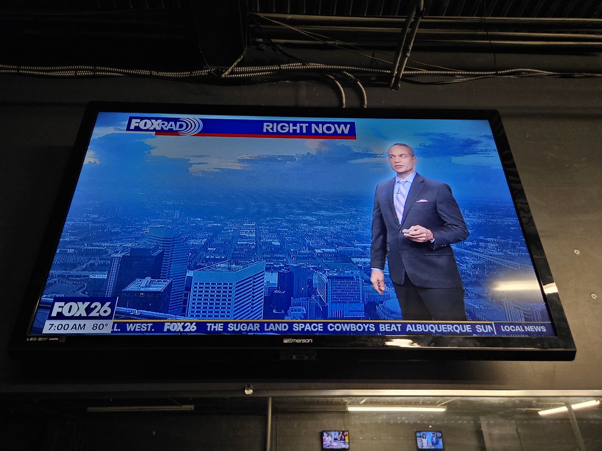 hardcorespin's tweet photo. What a great day to wake up to @FOX26Houston with @SallyMacFox26 @linadeflorias @Fox26Mike @MelissaFox26 @DDillardTV @NateGriffFOX26 @Fox26Heather on the 1st day of back to college #PVAMU #ProfessorBoykins School of Public & Allied Health #GloryFitness is tuned in right now. https://t.co/tRiCcOmKdq