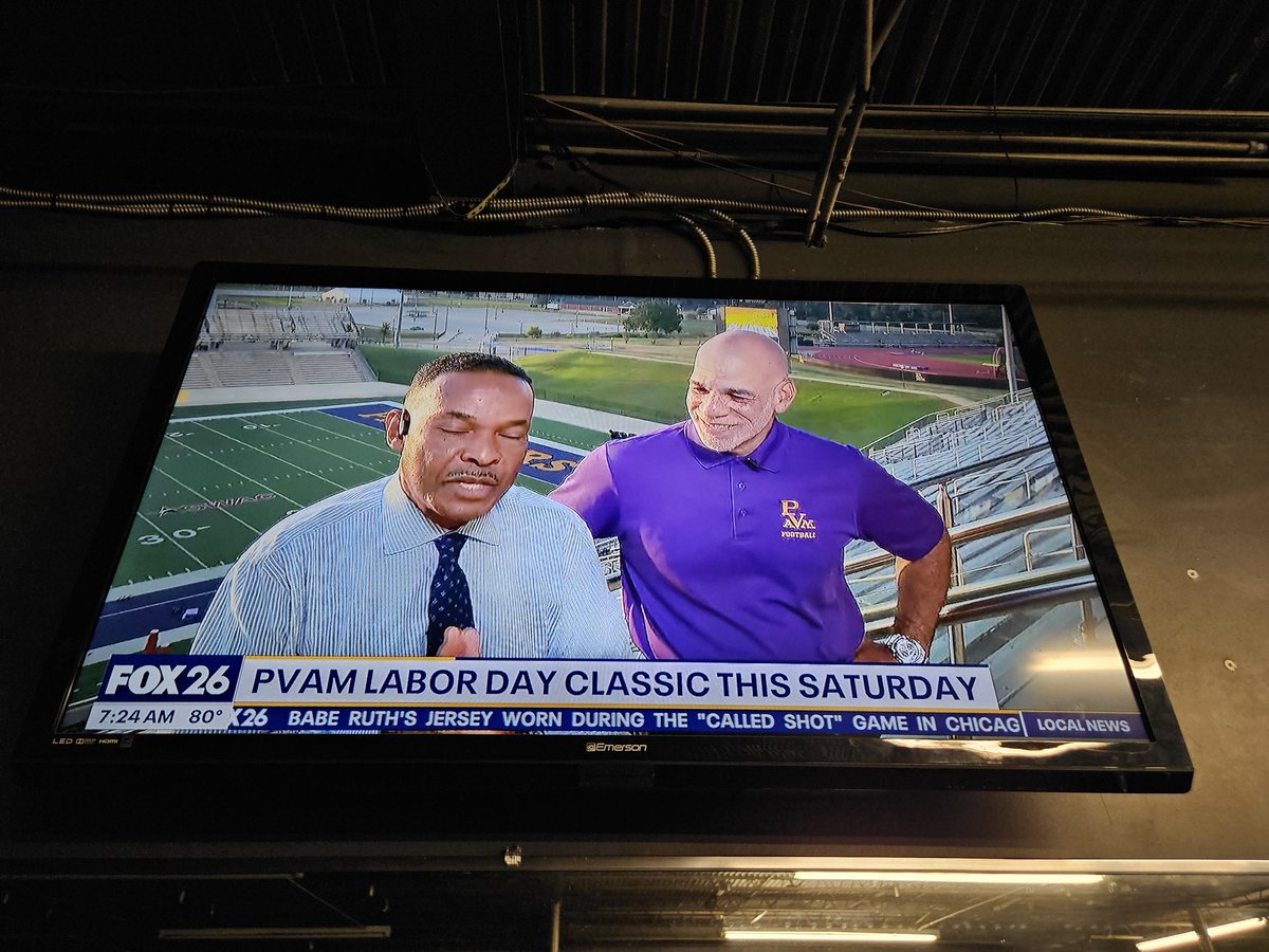 hardcorespin's tweet photo. What a great day to wake up to @FOX26Houston with @SallyMacFox26 @linadeflorias @Fox26Mike @MelissaFox26 @DDillardTV @NateGriffFOX26 @Fox26Heather on the 1st day of back to college #PVAMU #ProfessorBoykins School of Public & Allied Health #GloryFitness is tuned in right now. https://t.co/tRiCcOmKdq