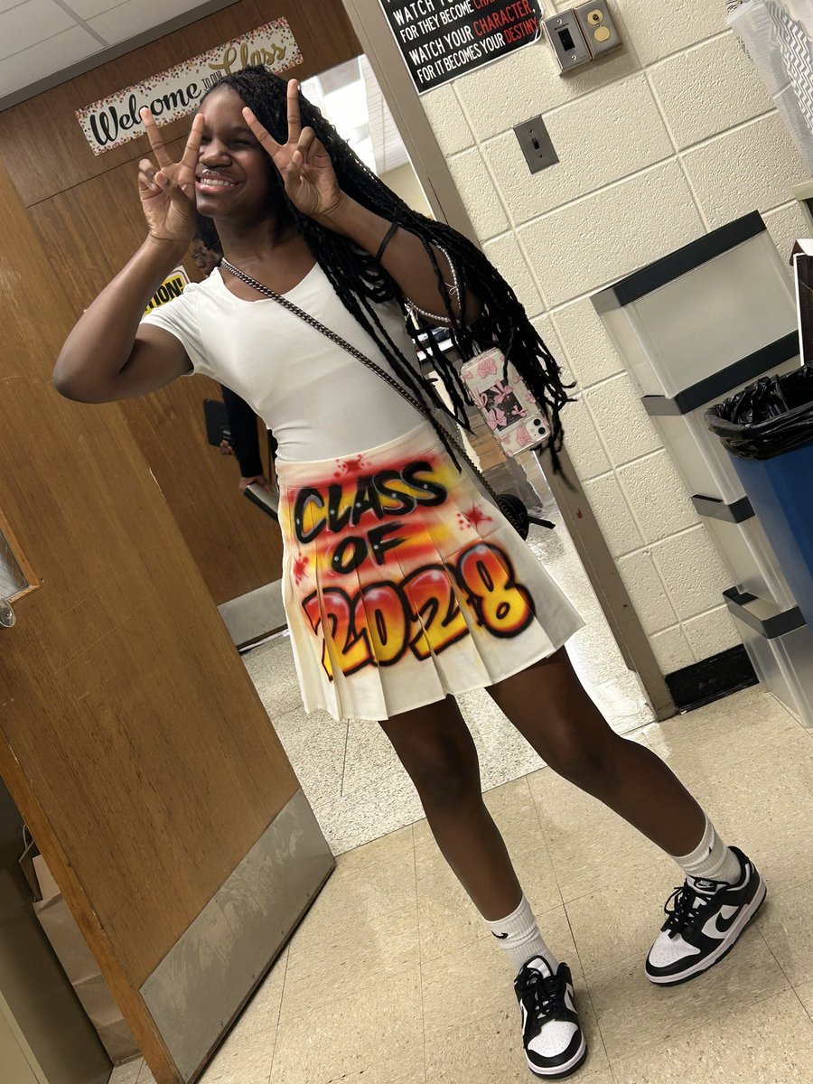 Happy 1st Day of School 💙🤍 Welcome to The Den 🦁 <a href="/LargoLionsHS/">Largo High School</a> <a href="/GuidanceLargo/">Largo Counseling</a>