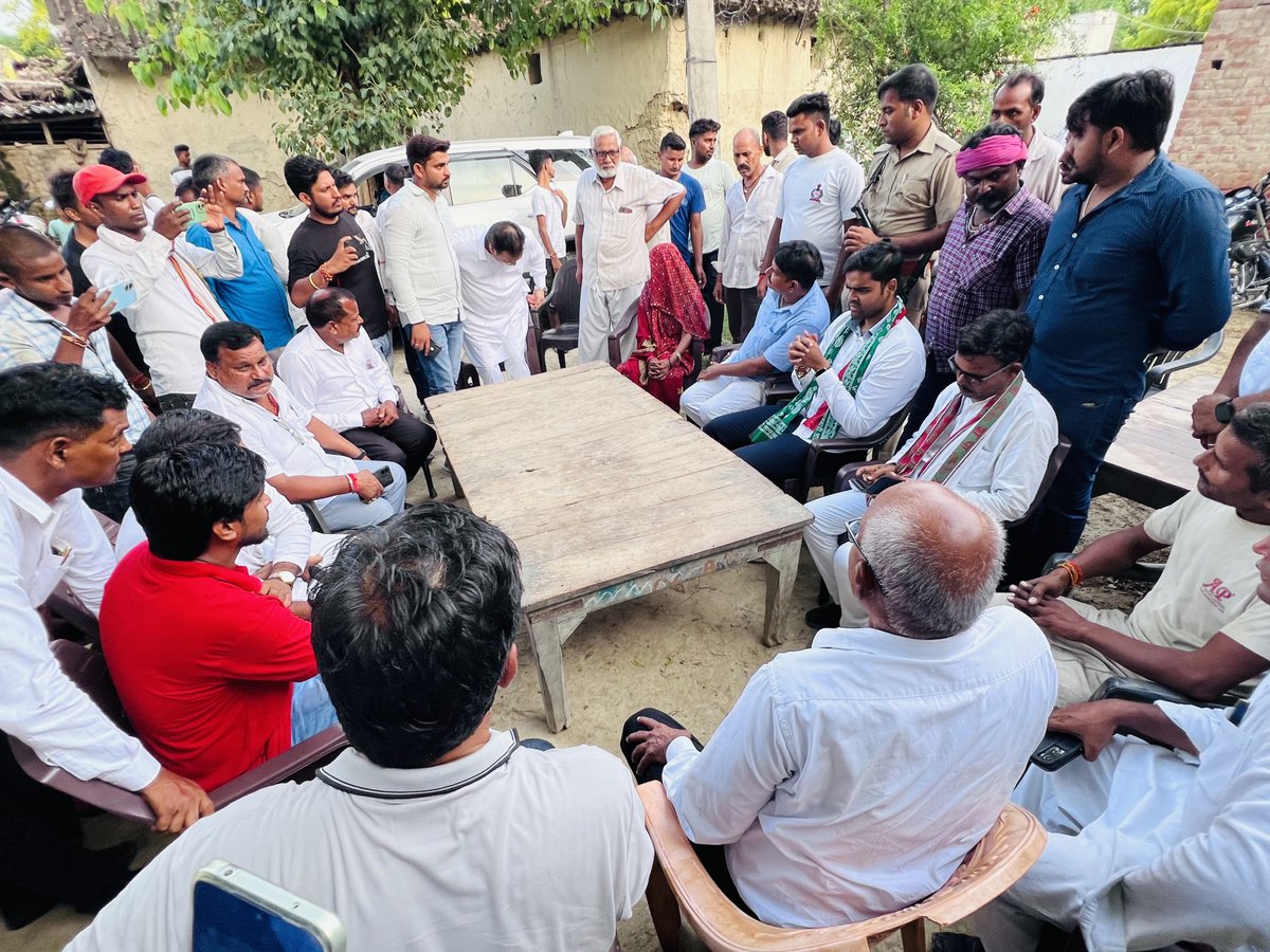 Pushpendra_MP_'s tweet photo. आज बीरबल का पुरवा, बाबागंज (प्रतापगढ़) गांव में दो भाइयों के आकस्मिक तालाब में डूबने की दुर्घटना की सूचना मिलने पर अत्यंत दुख हुआ। परिवार से मिलकर शोक संवेदना व्यक्त की गई और उन्हें उचित सहायता प्रदान करने के निर्देश दिए गए।

#demise #ConstituencyEngagement #JanSampark https://t.co/foKXPuatV1
