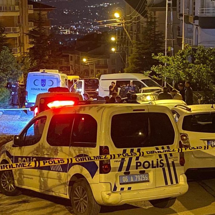 solcugazete's tweet photo. Ankara'da '15 Temmuz Gazisi' Mecnun Ekinci, tartıştığı 3 komşusunu 'gazi' ünvanı sayesinde aldığı silahla öldürdü.

(Halk TV) https://t.co/0BlPhbm2zi
