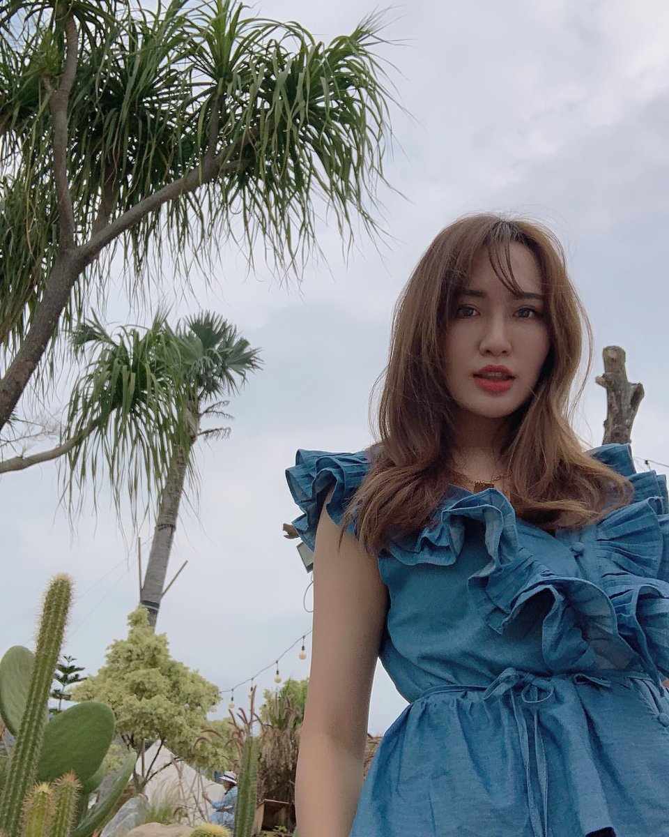 The lush greenery and vibrant flowers filled me with joy, as I enjoyed the beauty of nature with friends.