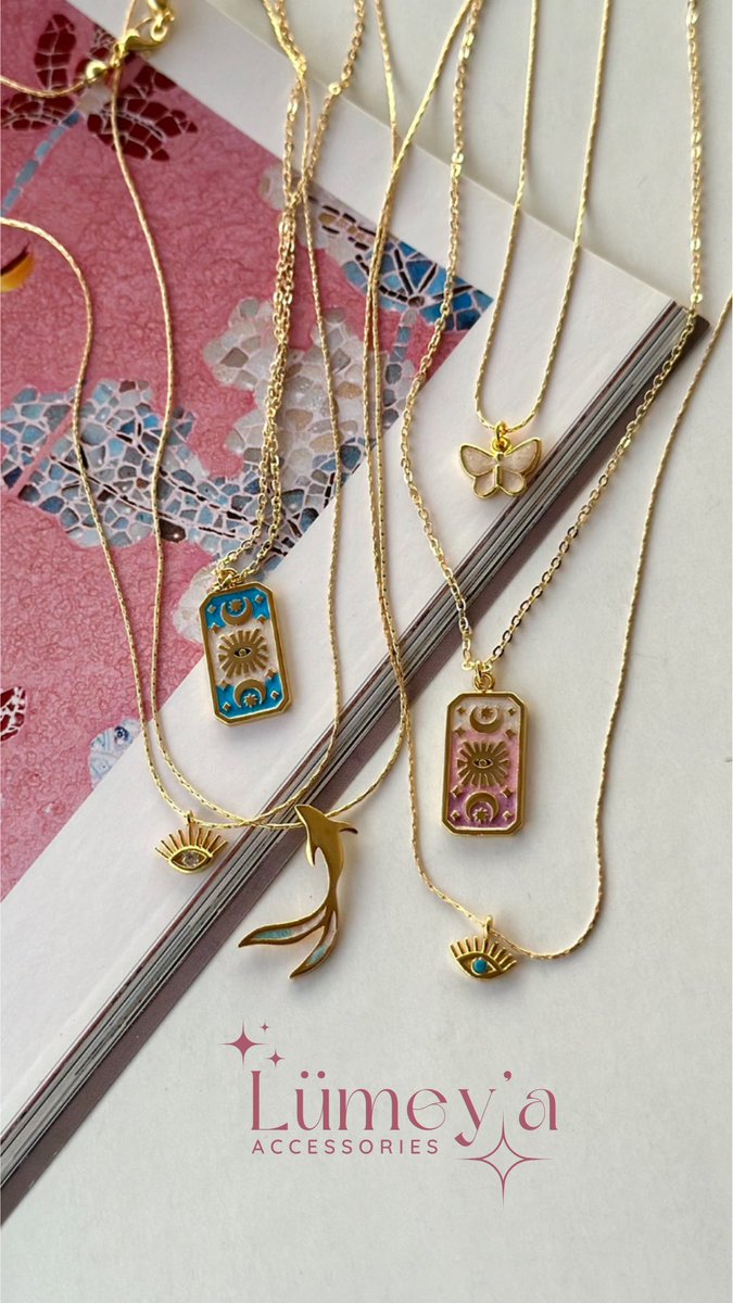 Pastel renklerin en güzel tonlarında minimal ve plaka kolyeler ✨