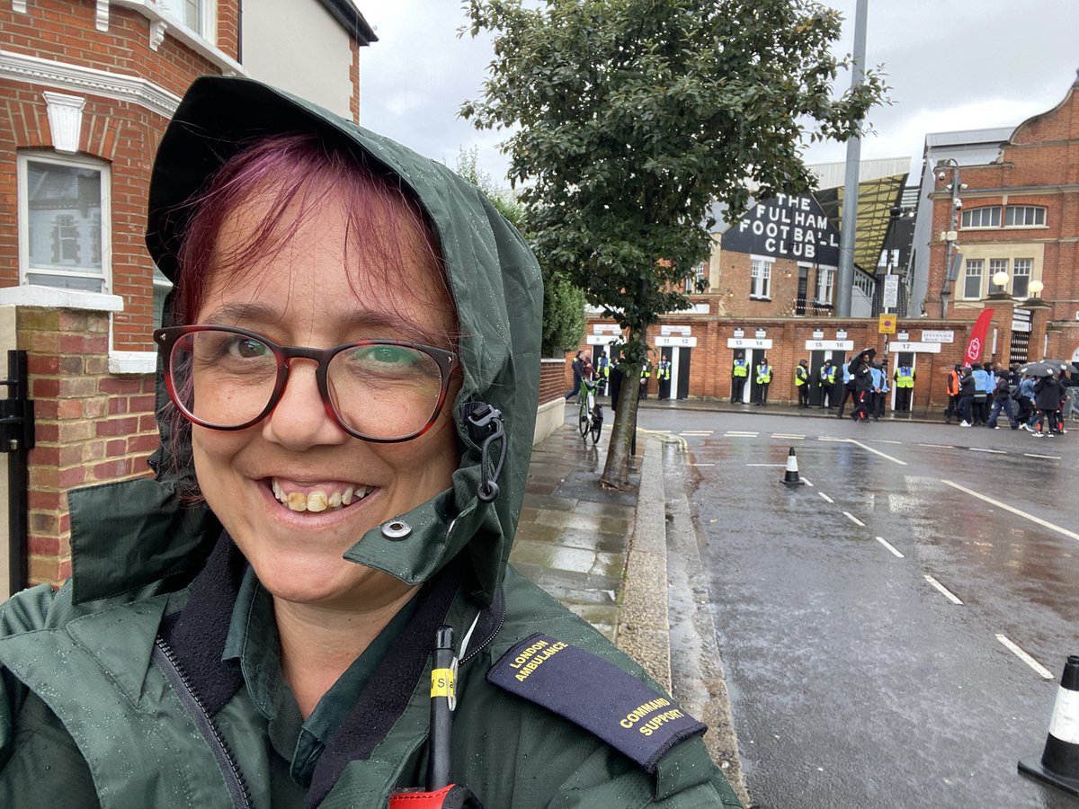 hewer78's tweet photo. Getting out and about this week to work in different control rooms and looking after people in a different environment then normal. Love that I get so much variety in my job and doing things out of the norm #commandsupportteam #variety #londonambulanceservice #proud https://t.co/fstno9jhsv