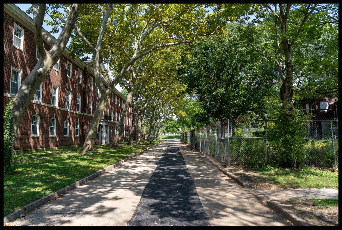 Rzp716's tweet photo. Governors Island, NYC https://t.co/gilH55z6Wo