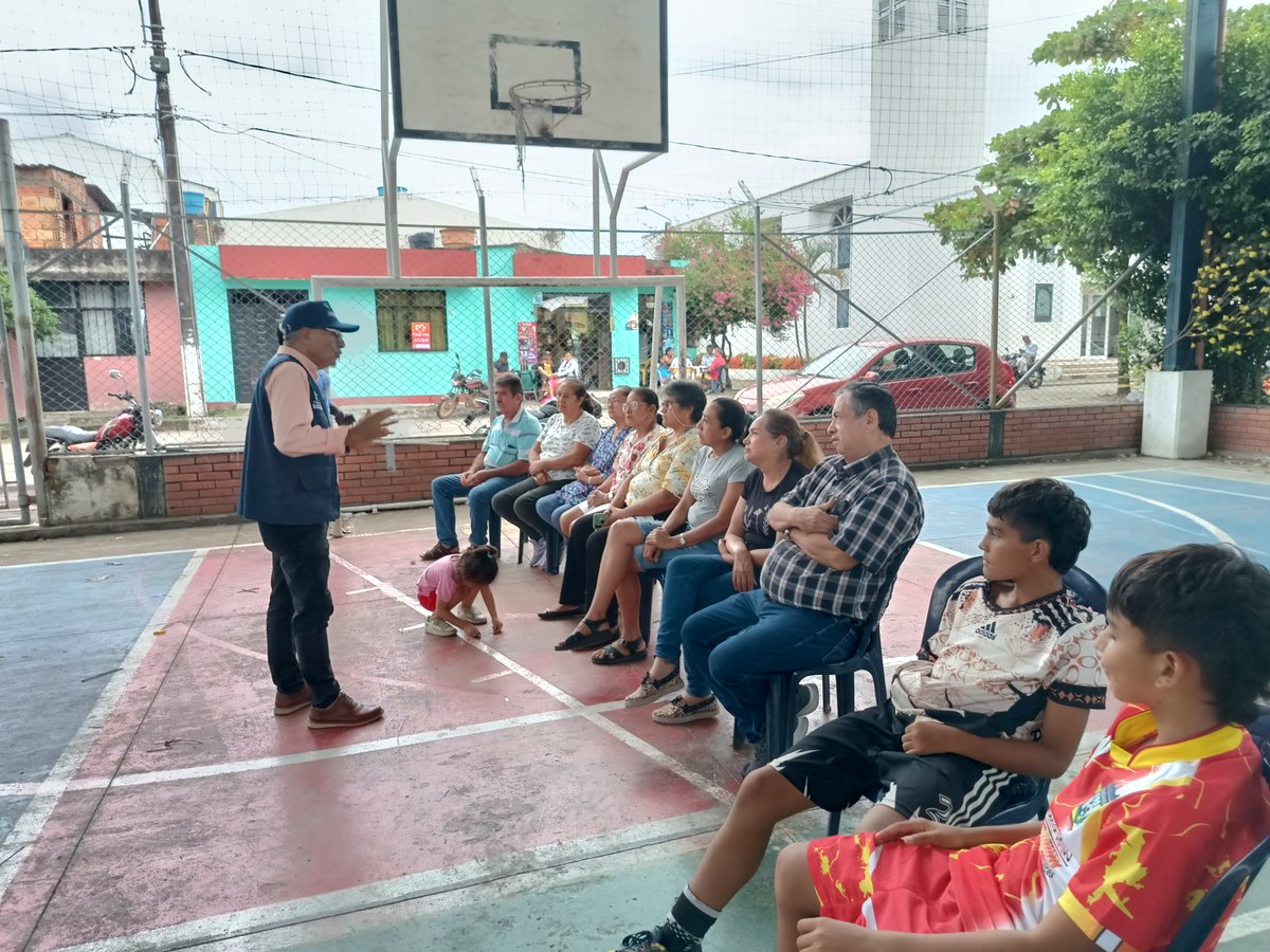 eaaayopal's tweet image. ¡La EAAAY llegó al barrio Los Almendros!  Con nuestro programa de responsabilidad social, La EAAAY en tu barrio, nos reunimos con los líderes del sector y barrios aledaños.