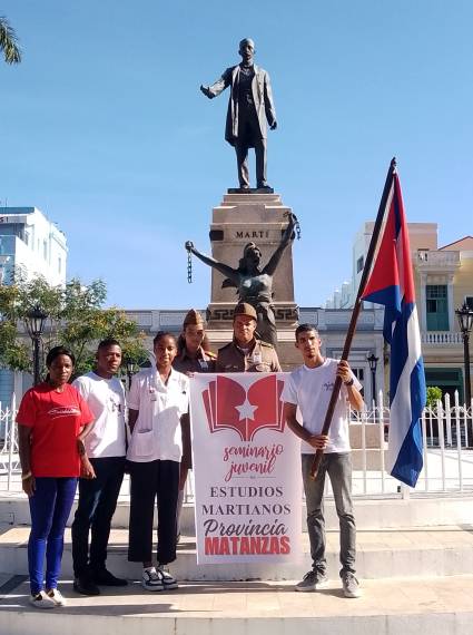 CarlosBentezHe1's tweet photo. Abanderada la delegación matancera a la 48 Edición del Seminario Nacional Juvenil de Estudios Martianos, que se celebrará en Camagüey del 15 al 18 de septiembre. #MatancerosEnVictoria #Matanzas #RadioMatancera #Cuba @mariofsabines @CaridadPoey @odacuba https://t.co/4guktouM4O