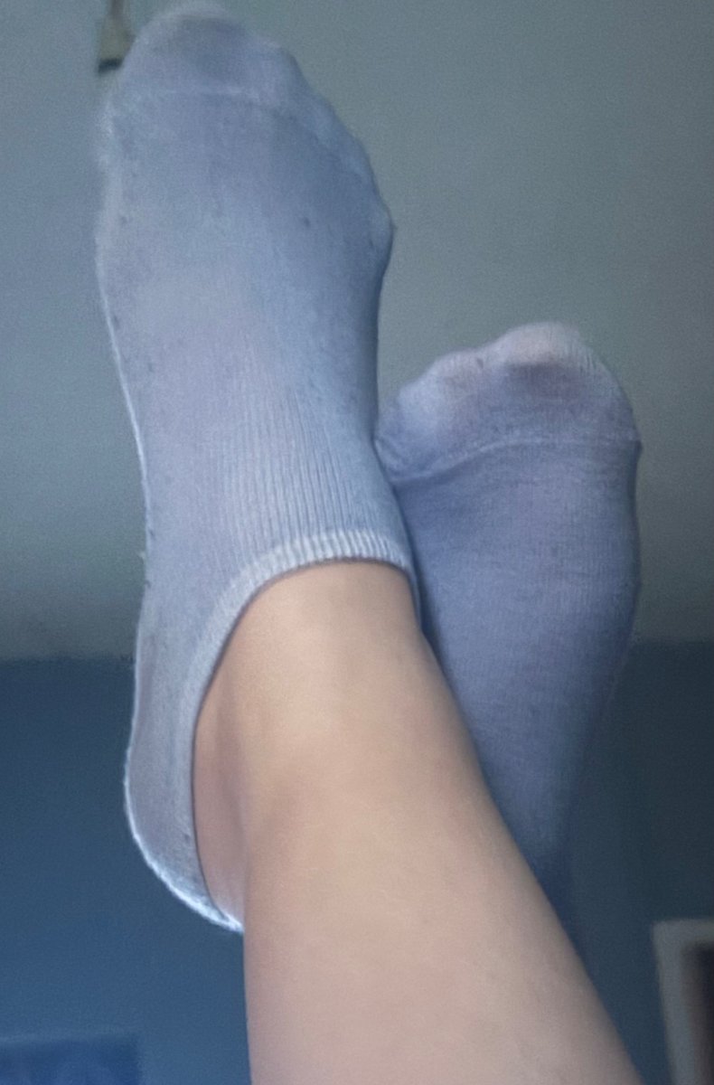 CeeCeeSisters's tweet photo. We took a few weeks off on holiday. How is everyone 😘😘 

#feetfinder #vinted #fun #feetfun #footfetish #footfun #adultsonly #socks #bluetick #british #sisters https://t.co/QIy8XEEgNY
