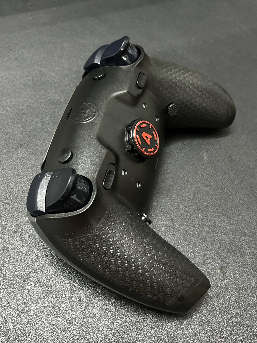 ClovvnGaming's tweet photo. So I got an AIM controller and upgraded it:
- Repainted AIM Snap Panels
- TMR joystick by @GuliKitDesign 
- Full mouse click face buttons provided by @buddscontroller 
- L1R1 mouse click by me
- Back buttons mouse click provided by @buddscontroller 
- Extra Shoulder buttons by me https://t.co/HwcoCkqbzk