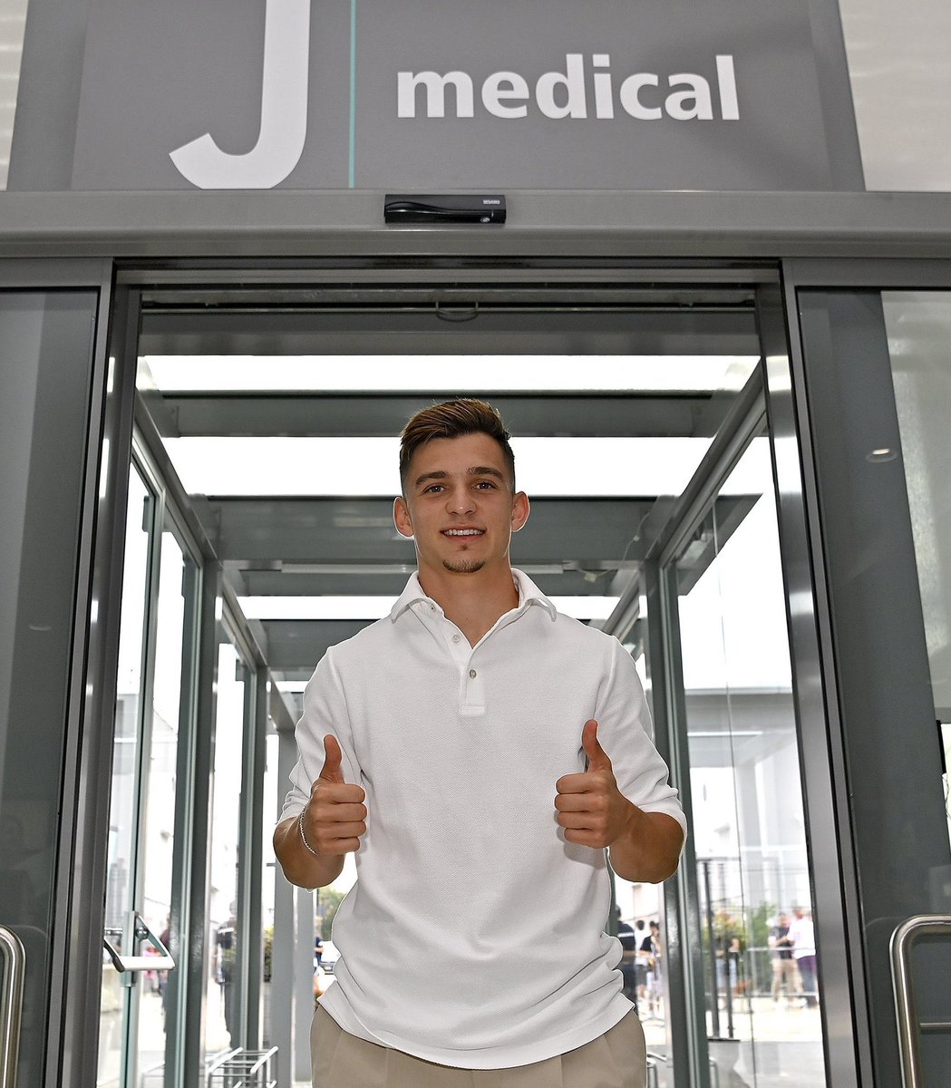 FabrizioRomano's tweet photo. ⚪️⚫️🇵🇹 Francisco Conceição has successfully completed all medical tests as new Juventus player. https://t.co/3YHklHNKEl